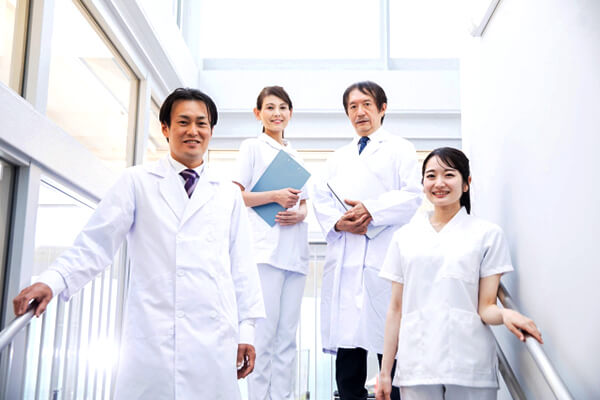 歯科治療のスッタフが集まった写真